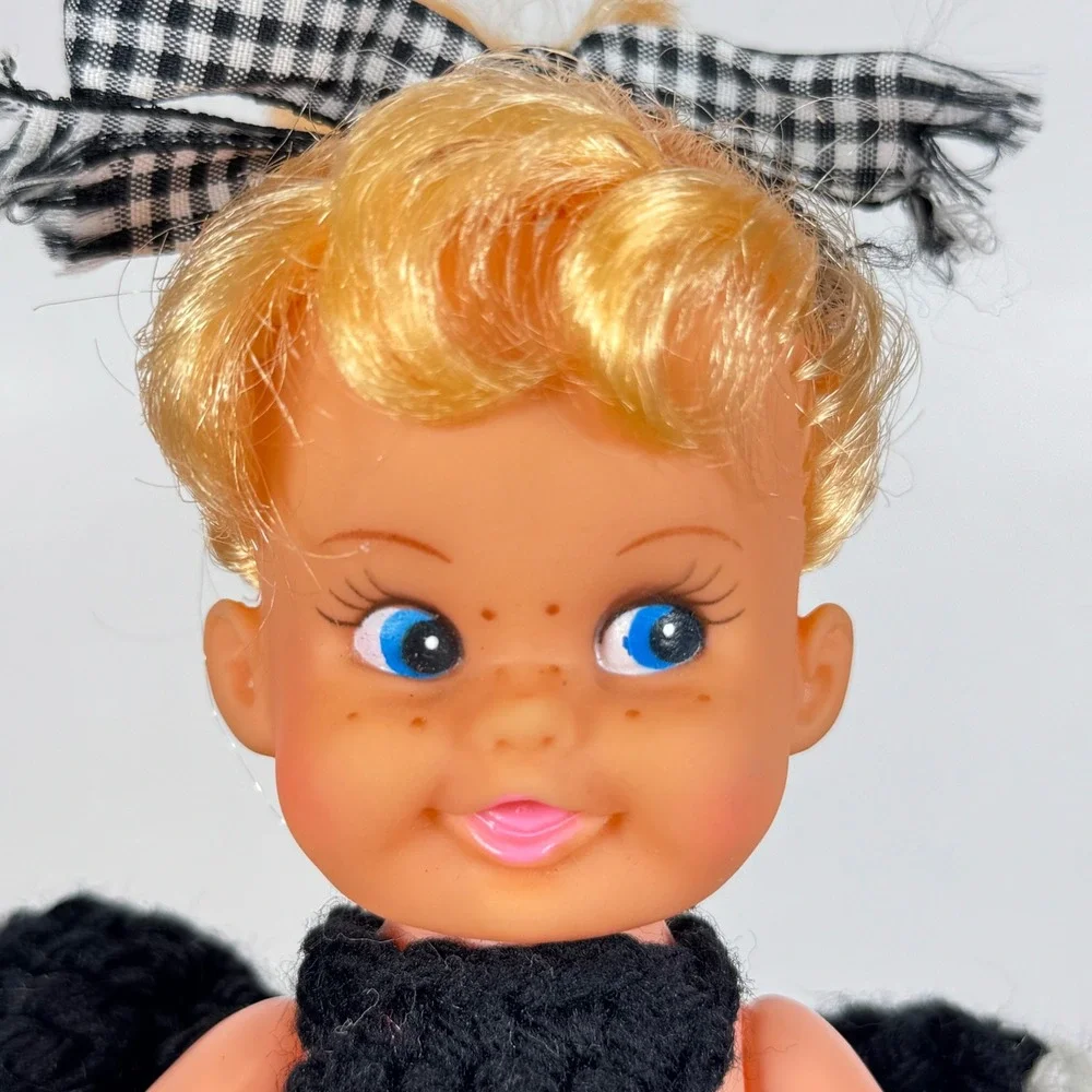 Vintage Blonde Girl Doll Freckles Blue‎ Eyes Handmade Crochet Dress Hong Kong